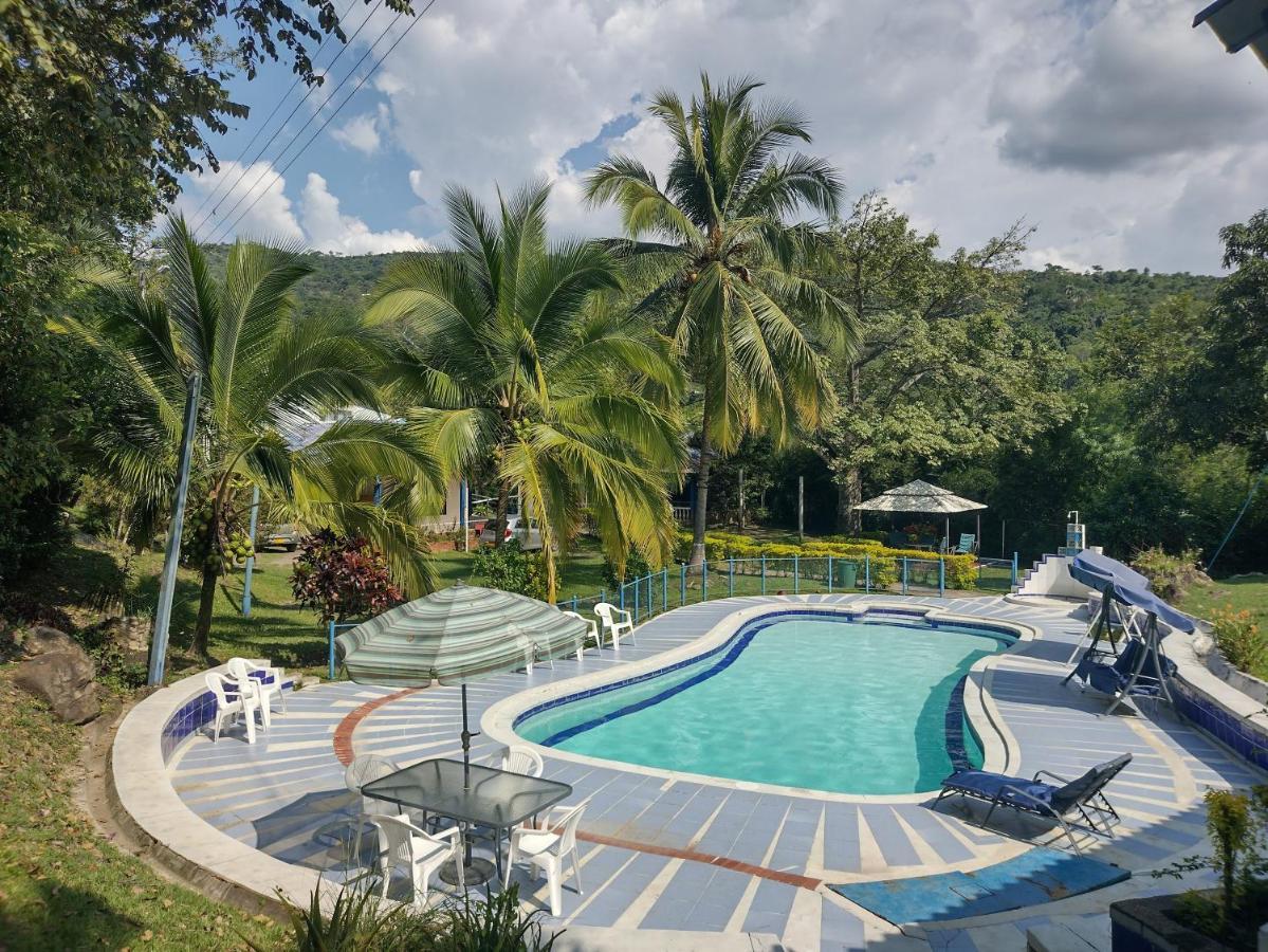 Hotel Campestre El Salitre Villeta Luaran gambar